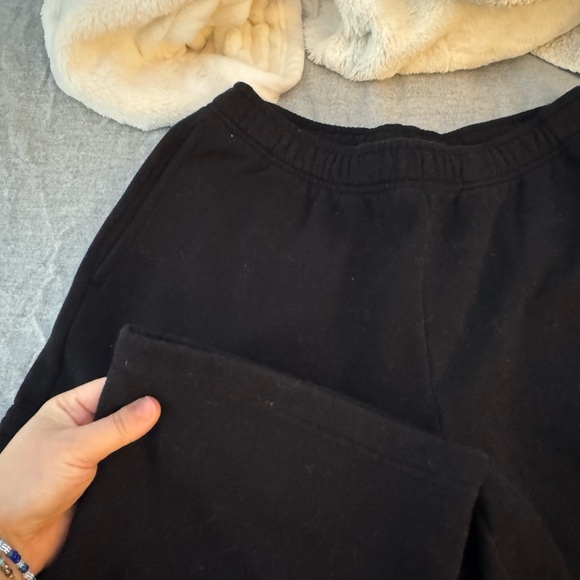 Aritzia cargo sweat pants - Picture 2 of 5
